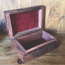 Load image into Gallery viewer, Secret Flowers - Wooden Box
